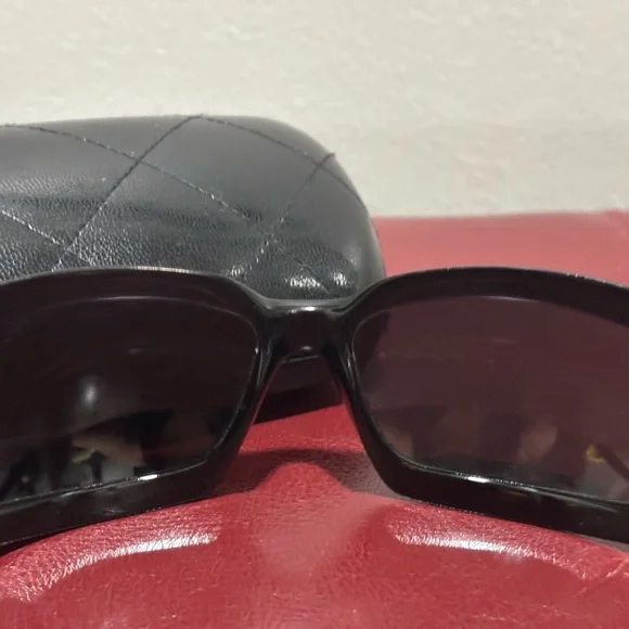 CHANEL Vintage Black Sunglasses Mother of Pearl - Picture 7 of 13